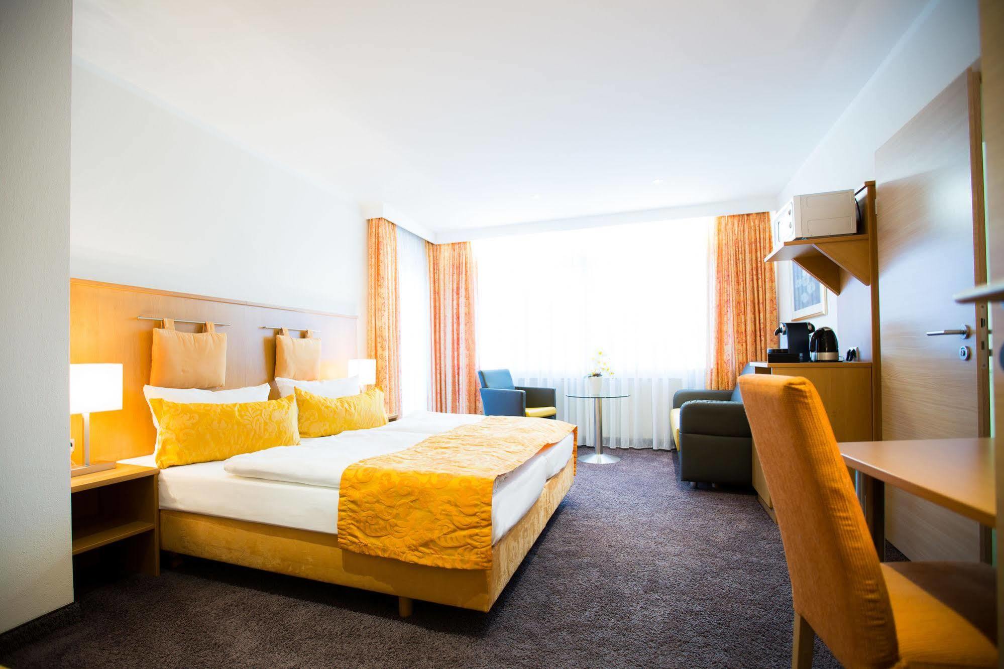 Hotel & Living Am Wartturm - Hotel & Apartments Speyer Ngoại thất bức ảnh